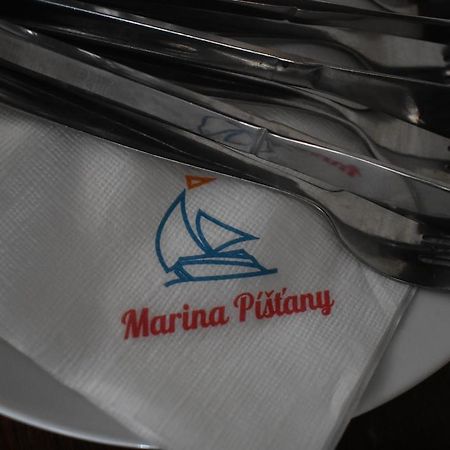 Resort Marina Labe 洛沃西采 外观 照片